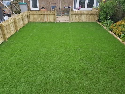 Custom 30-50mm Green Red White Black Pink Blue Color Synthetic Turf Carpet for Garden