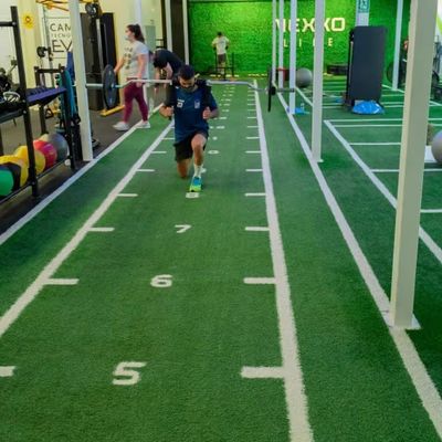 Durable SPU Coating Fitness Training Gym Artificial Grass Mat For Gym Flooring Sled Track